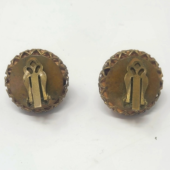 Vintage round wood earrings clip-on earrings - Picture 6 of 6